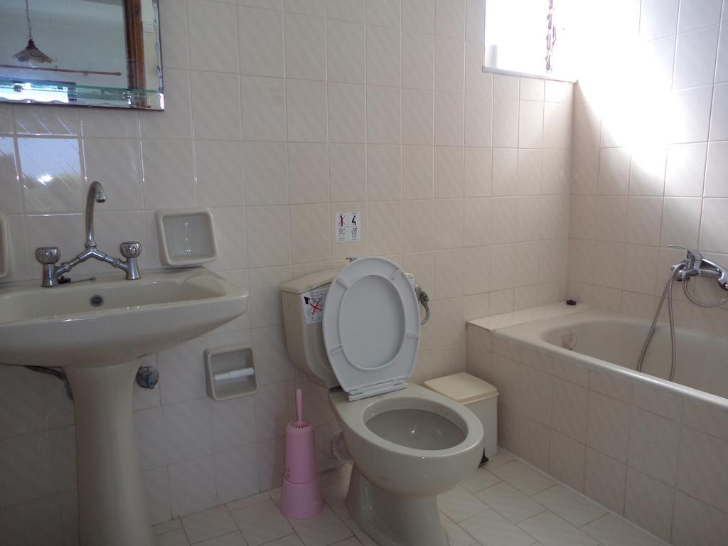 Renesis Studios Lithakia  Bilik gambar